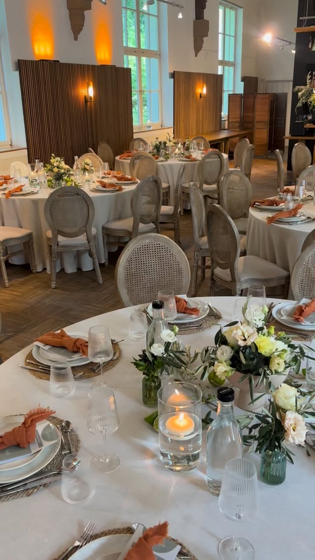 Eure Traumhochzeit beginnt mit der richtigen Location. Bereit, Euch zu verlieben?🧡

[Werbung da Nennung]
Planung: @laura.daswasserwerk & @sinah.daswasserwerk 
Location: @daswasserwerk 
Mobiliar: @_cbevents 
__________________________________________
#realwedding #wedding #weddingdecor #cbevents #daswasserwerk #hochzeitrheinmain #hochzeitrheinhessen