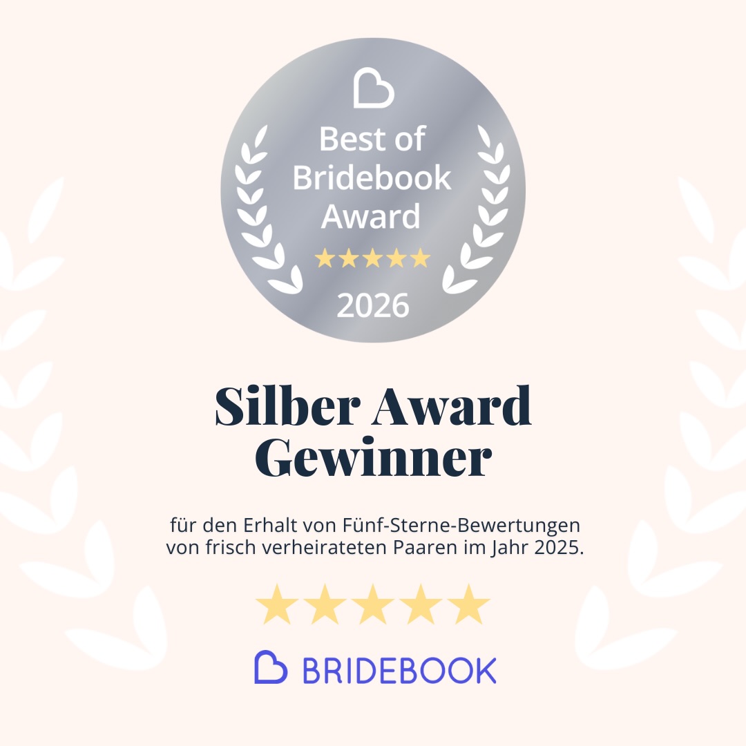 Auszeichnung für das Wasserwerk! ✨🏆

Best of Bridebook Award 2026 – Silber Award Gewinner.🩶
Wir sind unglaublich stolz, dass unser @daswasserwerk mit dem Best of Bridebook Silber Award 2026 ausgezeichnet wurde!

Diese Auszeichnung erhalten Locations, die im Jahr 2025 besonders viele 5-Sterne-Bewertungen von frisch verheirateten Paaren bekommen haben, basierend auf echten Erlebnissen und ehrlichem Feedback.⭐️

Dass so viele Paare Ihren großen Tag bei uns gefeiert haben und Ihre Erinnerungen mit Bestnoten bewerten, bedeutet uns sehr viel. Es bestätigt unsere Leidenschaft für besondere Hochzeiten, persönliche Betreuung und einzigartige Momente in unserem Wasserwerk. 💍✨

Ihr möchtet das Wasserwerk live erleben? Vereinbart jetzt einen Besichtigungstermin oder kommt zu unserem Open House Day.

DANKE an all unsere Brautpaare für Euer Vertrauen 🤍

[Werbung da Nennung]
__________________________________________
#thankful #dankbar #bridebook #award #daswasserwerk