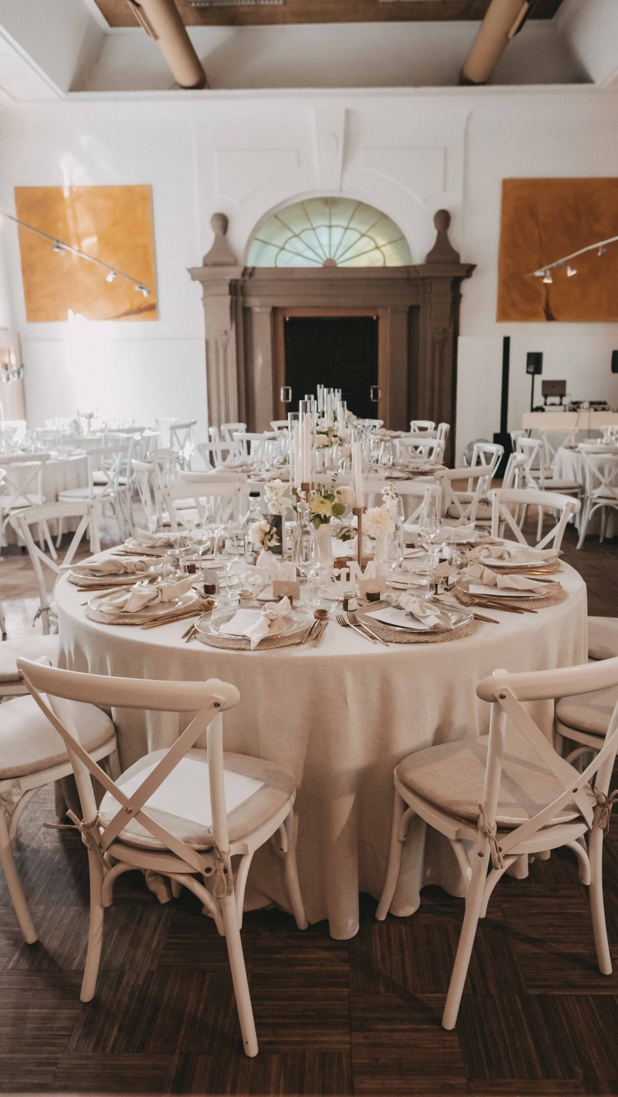Große Hochzeit geplant? 🤍
•
Kein Problem, unser Wasserwerk bietet jede Menge Platz für Euren großen Tag! ✨
•
Ob romantische runde Tische, lange Tafeln oder eine ausgelassene Party, bei uns findet Ihr die passende Raumaufteilung für Eure Hochzeit:

• Runde Tische: bis zu 110–120 Personen
• Tafeln / lange Tische: bis zu 96 Personen
• Stehempfang / Party: bis zu ca. 160 Personen
• Zelt / Außenbereich: Das angebundene Zelt bietet zusätzlichen Platz für bis zu 100 Personen

So könnt Ihr Euren Weddingday ganz nach Euren Vorstellungen gestalten, mit ausreichend Platz für all Eure Herzensmenschen. 🧡

Ihr möchtet Euch selbst ein Bild machen?
Vereinbart jetzt Euren persönlichen Besichtigungstermin und lernt unser Wasserwerk kennen! ✨
___________________________________________
#eventlocation #weddinglocation #daswasserwerk #hochzeitrheinmain