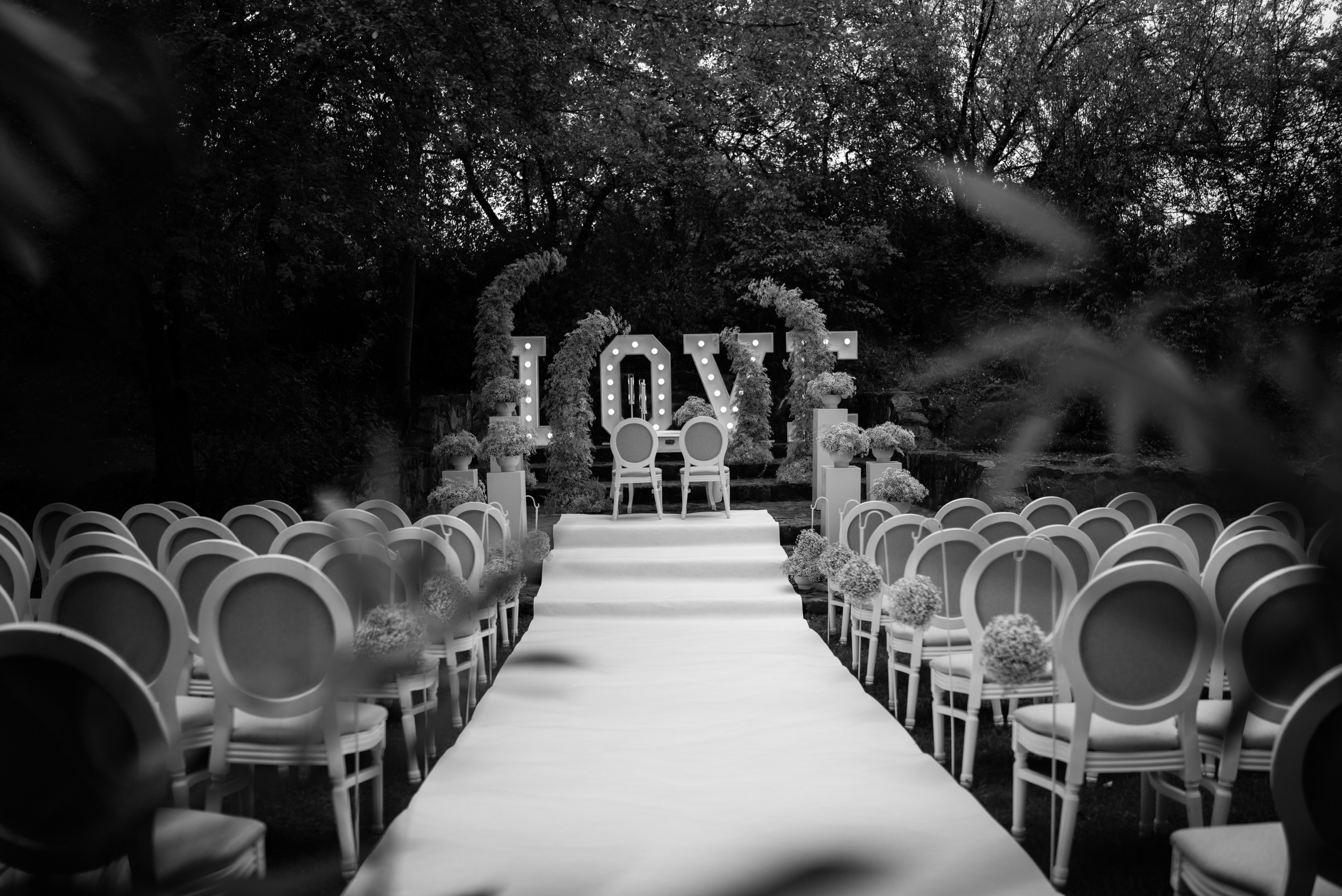 Black and White Love 🤍

Stellt Euch diese traumhafte freie Trauung in unserem Garten vor, schlicht, elegant und einfach wunderschön. 🤍

Ihr möchtet das Wasserwerk live erleben, unseren Garten entdecken und Euch selbst ein Bild von der Location machen?

Dann vereinbart jetzt Euren persönlichen Besichtigungstermin. ✨
___________________________________________
#eventlocation #weddinglocation #daswasserwerk