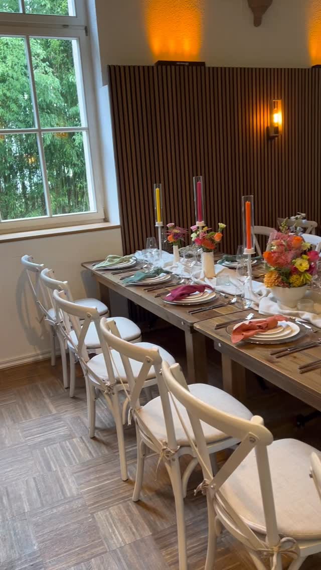 Colorful Wedding ❤️💙💜💛

Ein traumhaft buntes Setting in voller Farbenpracht! ✨
Das wunderschöne Setting wurde durch die farbenfrohen Akzente der Mietartikel von @_cbevents zum echten Hingucker. 

Unser @daswasserwerk strahlt in all seinen Farben.🫶🏻🌈

[Werbung da Nennung]
Planung: @laura.daswasserwerk & @sinah.daswasserwerk 
Location: @daswasserwerk 
Mobiliar: @_cbevents 
__________________________________________
#realwedding #wedding #weddingdecor #cbevents #daswasserwerk #hochzeitrheinmain #hochzeitrheinhessen