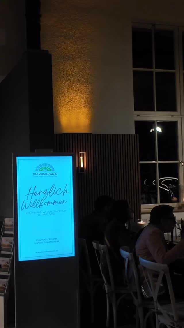 Am Donnerstag durften wir das wundervolle Event @rhein_main_wedding_meet_up im Wasserwerk begleiten. ✨

Die inspirierenden Vorträge, die besondere Atmosphäre und vor allem der persönliche Austausch haben diesen Tag unglaublich wertvoll gemacht. Es zeigt immer wieder, wie wichtig ein starkes Netzwerk in unserer Branche ist und wie bereichernd es ist, im Gespräch zu bleiben, sich zu unterstützen und voneinander zu lernen. 🤍

Ein großes Dankeschön an @rhein_main_wedding_meet_up, dass Ihr diesen Rahmen schafft und solche Begegnungen möglich macht!

[Werbung da Nennung]
Location: @daswasserwerk
Organisation: @rhein_main_wedding_meet_up
Mobiliar & Ausstattung: @_cbevents
Floristik: @designundfleur
Catering: @quartierlinde
Fotos: @marens.fotowelt
__________________________________________
#meetup #weddingcrew #wedding #event