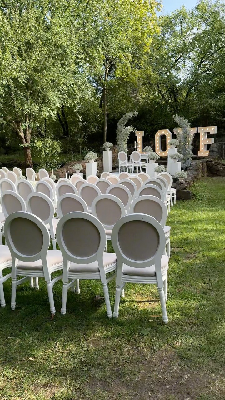 Perfektion 🤍

Ein Setting das keine Wünsche offen lässt. 
___________________________________________
#daswasserwerk #weddingdecor #hochzeitslocation #weddingdecor