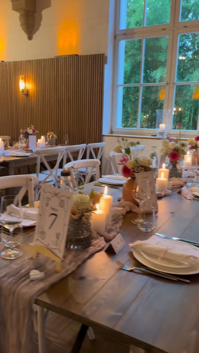 Oh, wir freuen uns jetzt schon auf alles, was 2026 für uns bereithält – auf neue Begegnungen, besondere Augenblicke und unvergessliche Momente mit Euch.🫶🏻

Verpasst auf keinen Fall unseren Open House Day und lasst Euch von traumhaften Settings, liebevollen Details und der einzigartigen Vielfalt unseres Wasserwerks inspirieren.✨

[Werbung da Nennung]
Location: @daswasserwerk 
Mietartikel: @_cbevents 

#openhouse #münstersarmsheim #location #wedding