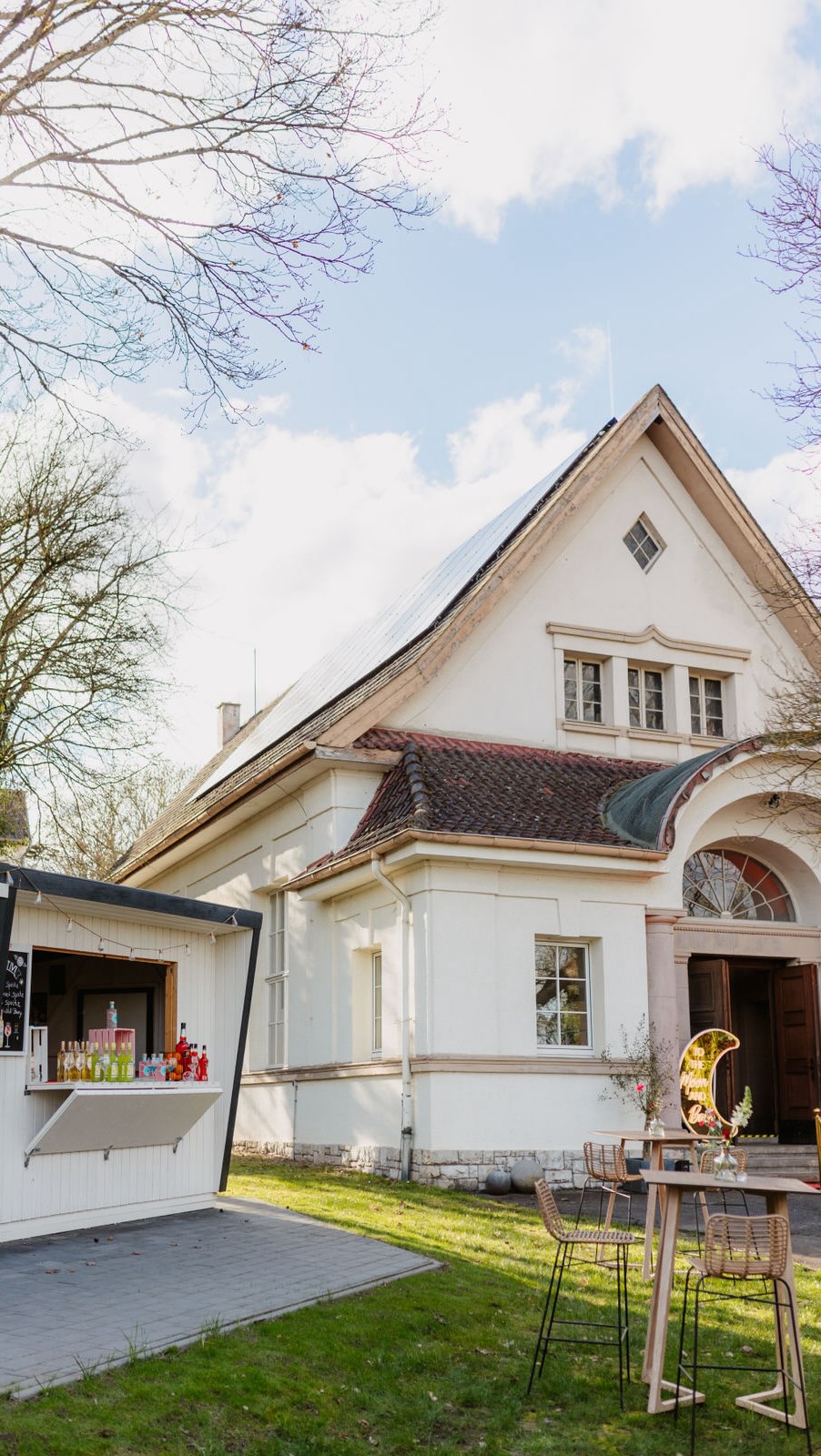 ✨ Open House Days – Recap✨

Letztes Wochenende (Samstag & Sonntag) durften wir zwei wundervolle Open House Days erleben.🤍

Viele tolle Gespräche, inspirierende Eindrücke und wunderschöne Hochzeitskonzepte haben diese Tage zu etwas ganz Besonderem gemacht.

Danke an alle Besucher, Aussteller und Mitwirkenden, die dabei waren und die Atmosphäre so einzigartig gemacht haben.

Es war uns eine Freude, Euch unser @daswasserwerk live zu präsentieren 🤍

Wir freuen uns schon jetzt auf alles, was kommt – und auf viele unvergessliche Feiern! ✨

[Werbung da Nennung]
Location: @daswasserwerk
Floristik: @designundfleur
Mobiliar & Dekoration: @_cbevents
Fotos: @sina.weddings 
Musik: @vincentgrenouille_music
Catering: @haascatering 
__________________________________________
#daswasserwerk #openhouse #event #inspiration