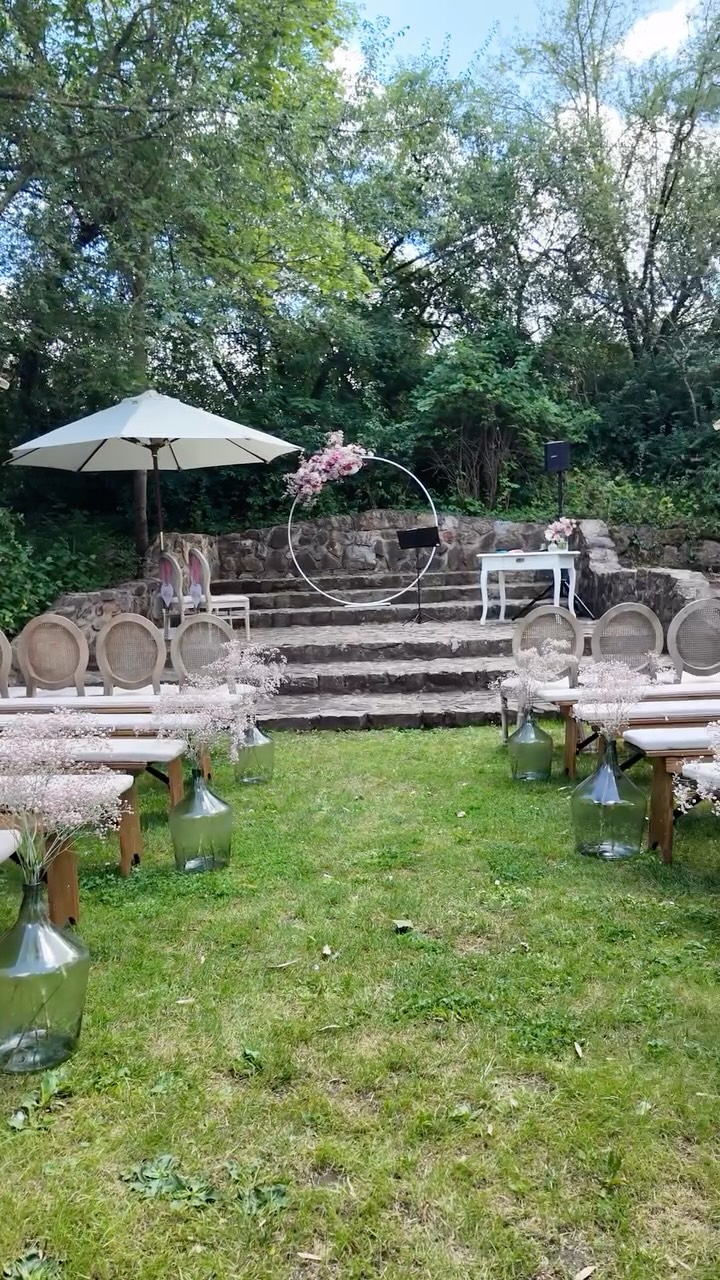 Perfect Wedding Day 🌸🤍

Ihr Lieben, wir können es kaum erwarten, bis die Hochzeitssaison wieder so richtig beginnt! Die Vorfreude steigt von Tag zu Tag.

2026 wird einfach traumhaft – voller wunderschöner Hochzeiten, emotionaler Momente und einzigartiger Settings, die jeden besonderen Tag noch ein bisschen magischer machen. 

Wir freuen uns darauf, so viele von Euch auf diesem Weg begleiten zu dürfen und gemeinsam unvergessliche Augenblicke zu gestalten. ✨