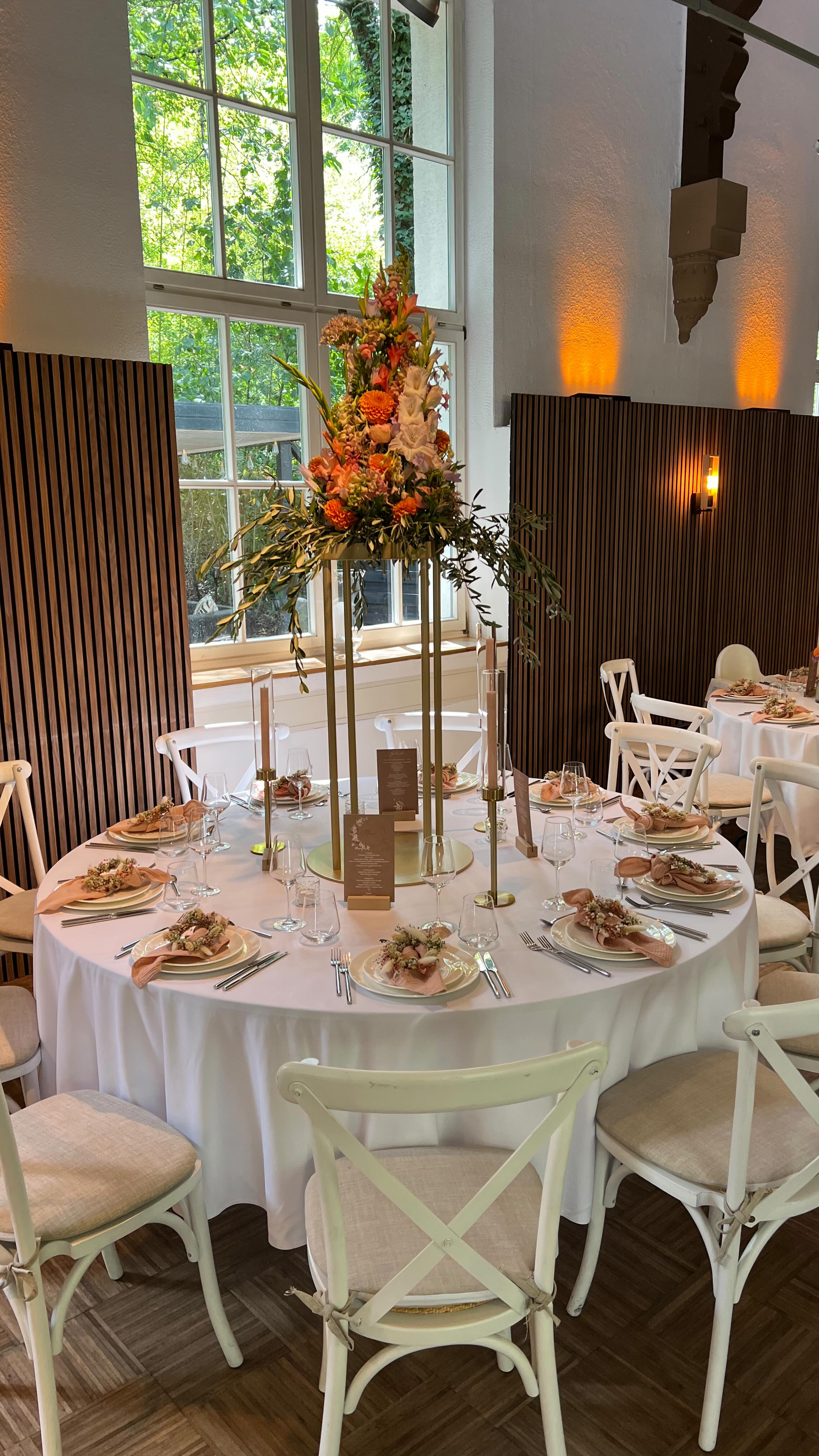 Sichert Euch jetzt Euren persönlichen Besichtigungstermin. 🫶🏻

Wir freuen uns darauf, Euren großen Tag unvergesslich zu machen.✨

Location | @daswasserwerk 
Mobiliar & Dekoration | @_cbevents 
Floristik | @alisasblumenzauber 
Catering | @quartierlinde 
Torte | @hannis_finest
__________________________________________
#location #event #wedding #daswasserwerk